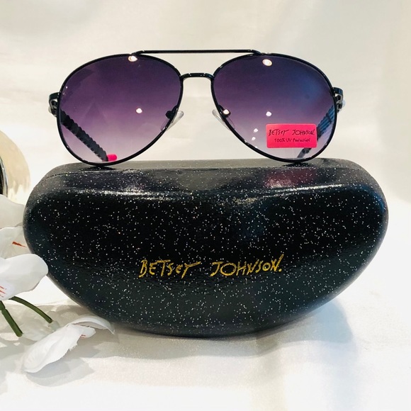 ‼️SOLD‼️Betsey Johnson Black Aviator Sunglasses - Picture 2 of 10